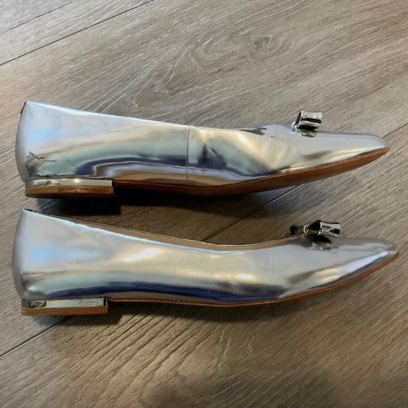 COACH Shoes Wilma Flats Mirror Metallic Silver Bow Pointed Toe Size 8.5 - Picture 3 of 9